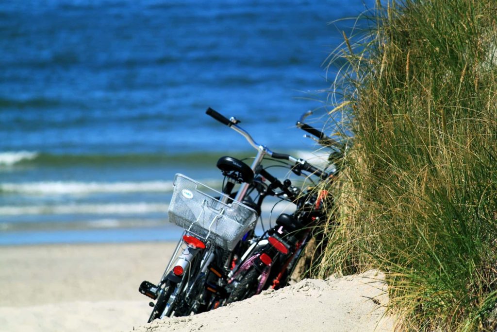 Fahrräder an der Ostseeküste